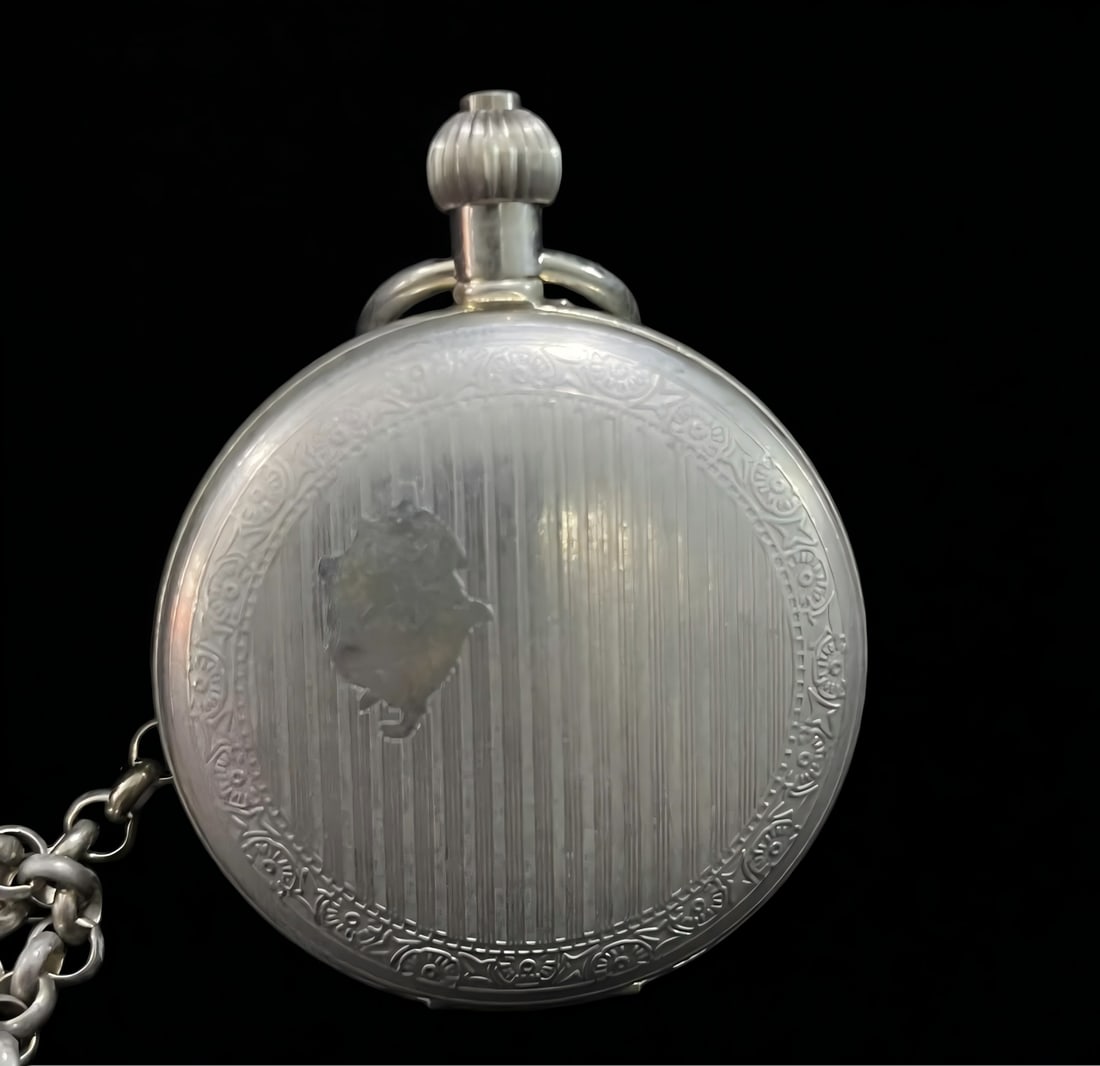 A late Qing dynasty double-open pocket watch: In the late Qing dynasty, I open my pocket watch in pairs SIZE: D:50mm (The Dimensions Of All Batches Are Manually Measured.If You Need More Detailed Information, Please Contact Our Customer Service B