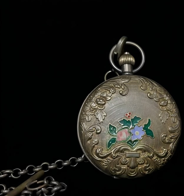 A late Qing dynasty double-leaf pure copper pocket watch: Late Qing Dynasty double-leaf pure copper pocket watch SIZE: D:55mm (The Dimensions Of All Batches Are Manually Measured.If You Need More Detailed Information, Please Contact Our Customer Service Befo