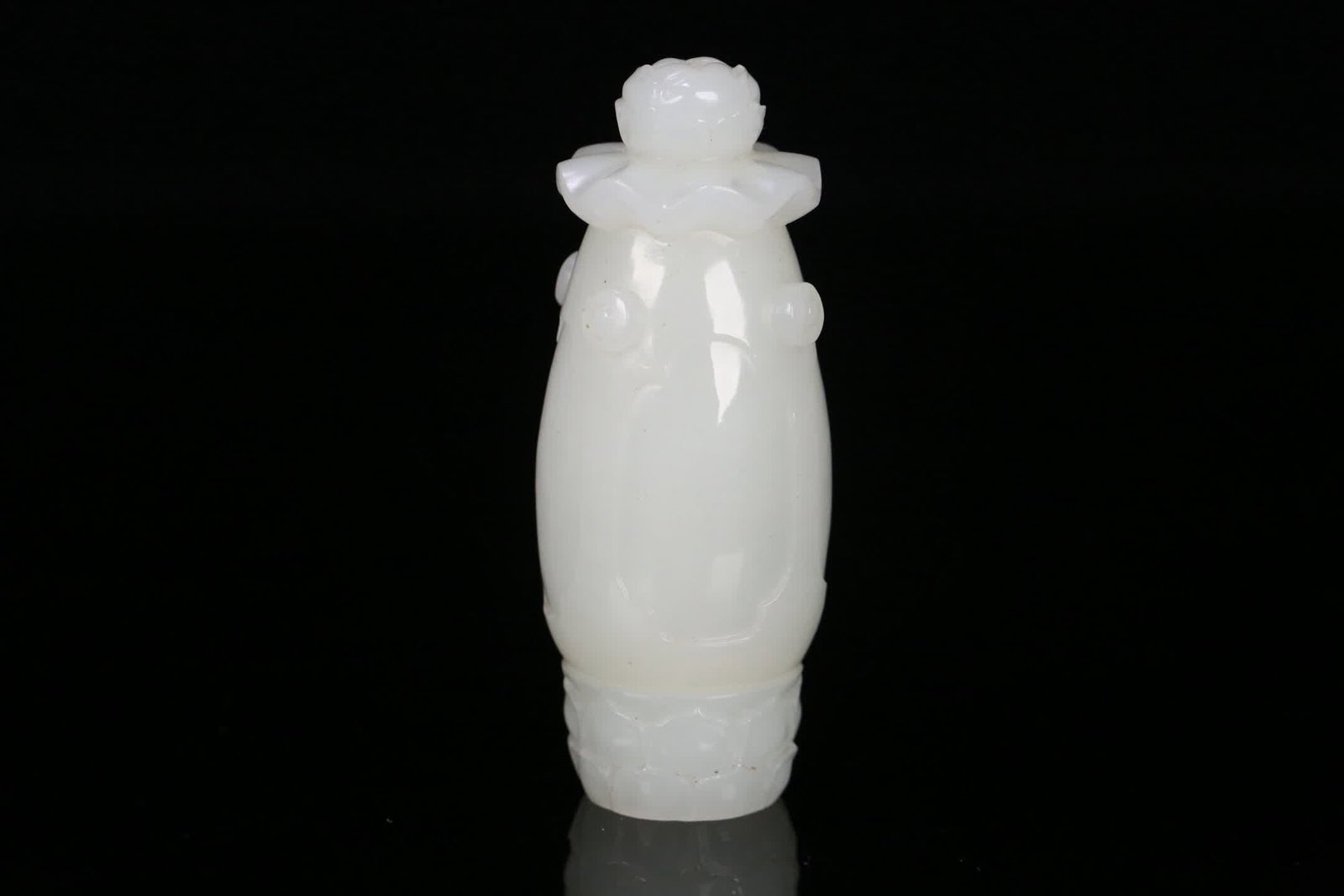 A Hetian jade pendant of Shakyamuni Buddha: Hetian jade Shakyamuni Buddha pendant SIZE: 8.4x3.4cm W:85g (The Dimensions Of All Batches Are Manually Measured.If You Need More Detailed Information, Please Contact Our Customer Service Before Biddi