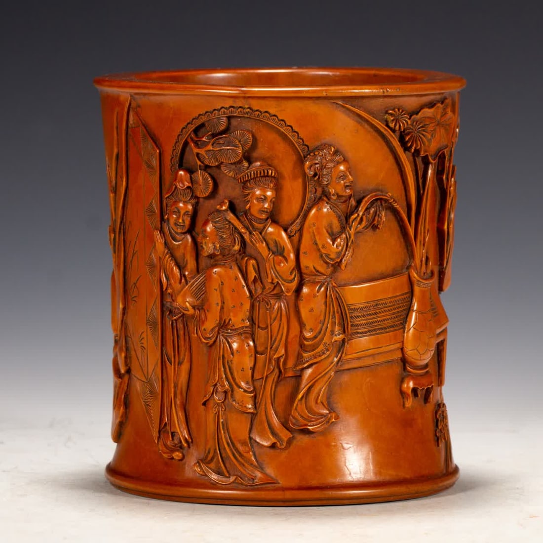 A Qing Dynasty boxwood figure brush pot: A brush pot made of boxwood figurine from the Qing Dynasty SIZE: L:13cm W:13cm H:14cm W:520g (The Dimensions Of All Batches Are Manually Measured.If You Need More Detailed Information, Please Contact 
