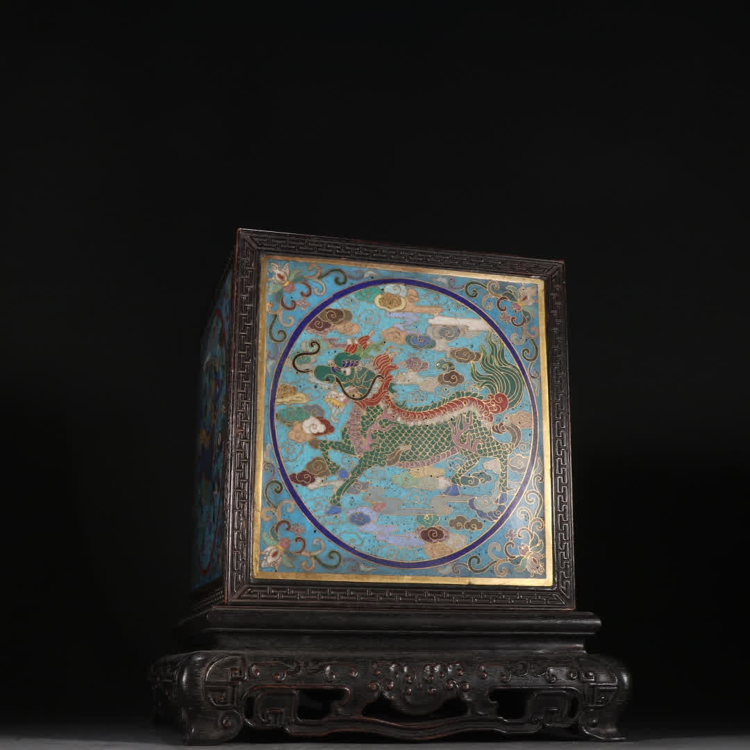 A zitan inlaid copper-gilt cloisonne dragon pattern lid box (1 of 9)