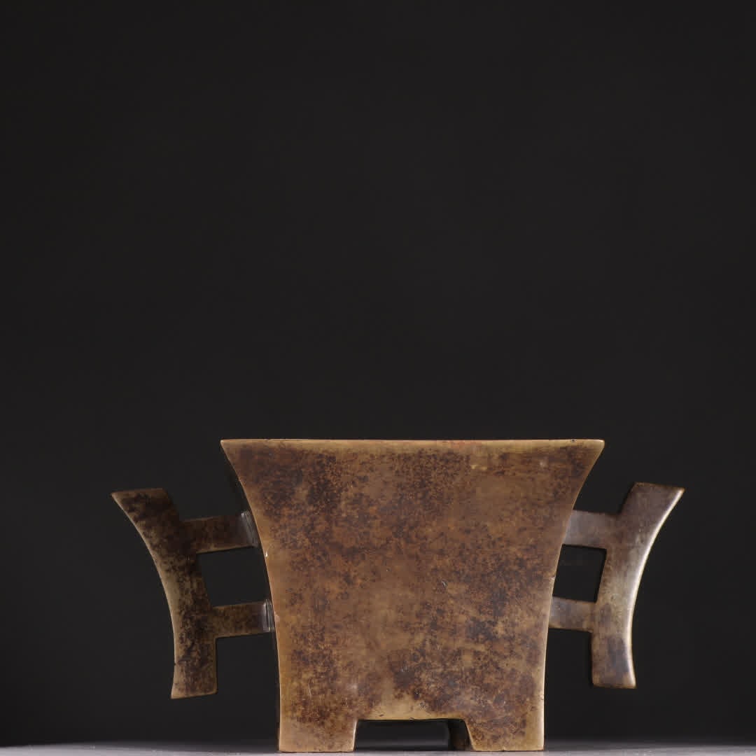 One copper double-halberd-handled incense burner: A bronze incense burner with double halberds and handles SIZE: H:8.3cm W:17.3cm W:1616g (The Dimensions Of All Batches Are Manually Measured.If You Need More Detailed Information, Please Contact Our C