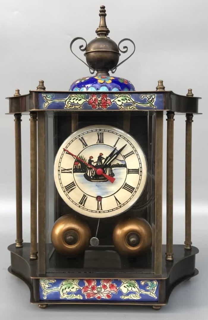 A late Qing dynasty European-style pure copper mechanical table clock (1 of 9)