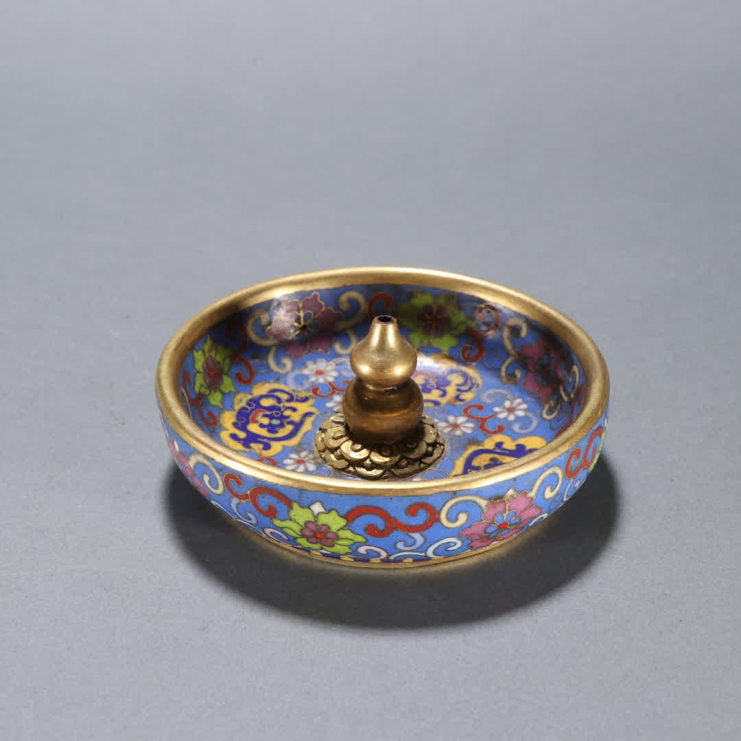 A Qing Dynasty copper gilt cloisonne dragon pattern incense vase: Qing Dynasty copper gilt cloisonne dragon pattern incense holder SIZE: H:3.7cm W:9.2cm W:421.5g (The Dimensions Of All Batches Are Manually Measured.If You Need More Detailed Information, Please Conta