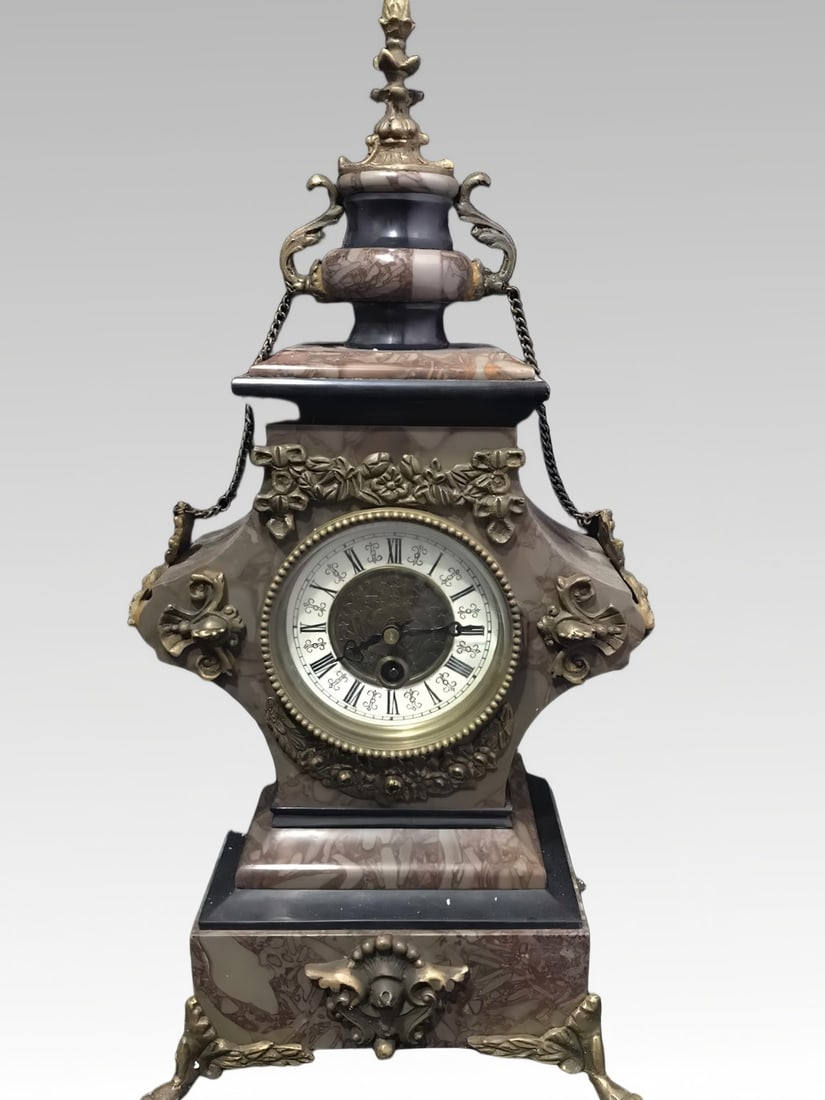 A late Qing dynasty bronze-ornamental hand clock (1 of 9)