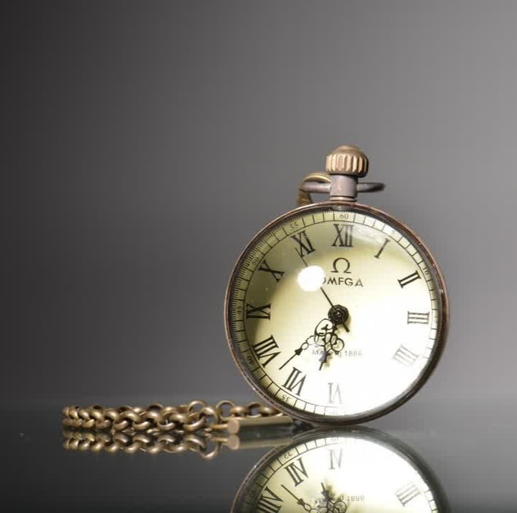 A twentieth-century crystal spherical mechanical clock: 20th century: Crystal spherical mechanical clock SIZE: D:4.5cm (The Dimensions Of All Batches Are Manually Measured.If You Need More Detailed Information, Please Contact Our Customer Service Before Bi