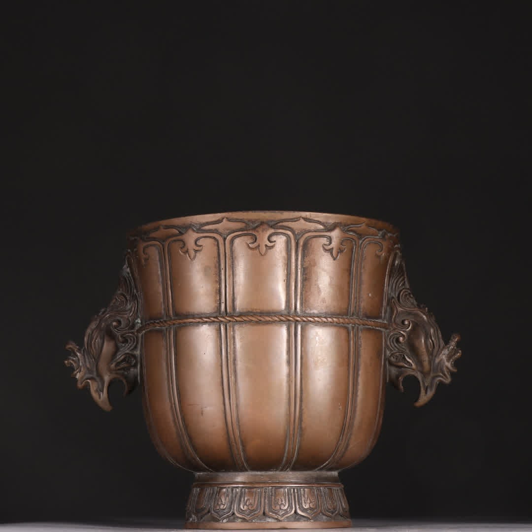 A Qing Dynasty bronze phoenix-headed ear incense burner: Qing Dynasty bronze phoenix-headed incense burner SIZE: H:12.2cm W:17cm W:1646.3g (The Dimensions Of All Batches Are Manually Measured.If You Need More Detailed Information, Please Contact Our Custome