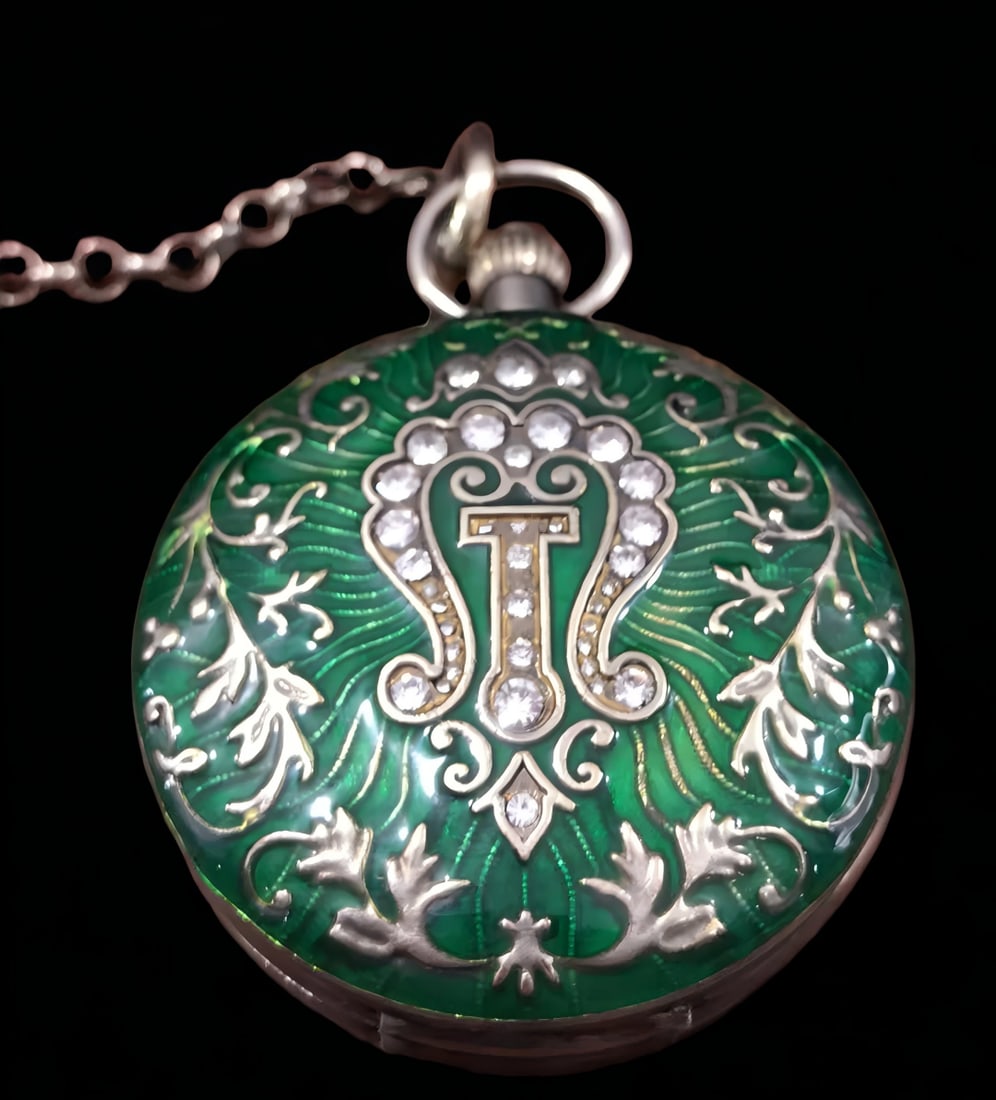 A late Qing dynasty enamel pocket watch set with diamonds: Late Qing dynasty enamel diamond-inlaid pocket watch SIZE: D:5cm (The Dimensions Of All Batches Are Manually Measured.If You Need More Detailed Information, Please Contact Our Customer Service Before