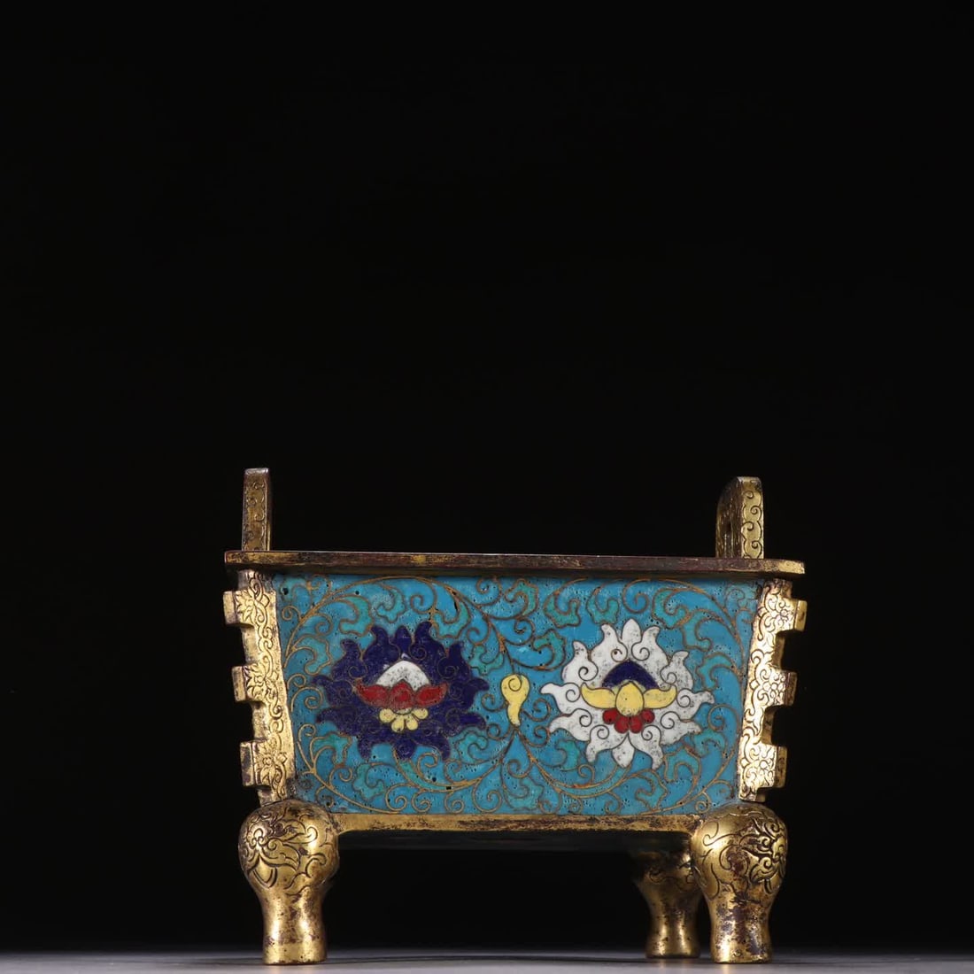 A Qing Dynasty copper gilt cloisonne incense burner with entwined lotus patterns: Qing Dynasty bronze gilt cloisonne lotus pattern censer SIZE: H:12cm W:13.2cm W:890g (The Dimensions Of All Batches Are Manually Measured.If You Need More Detailed Information, Please Contact Our Cust
