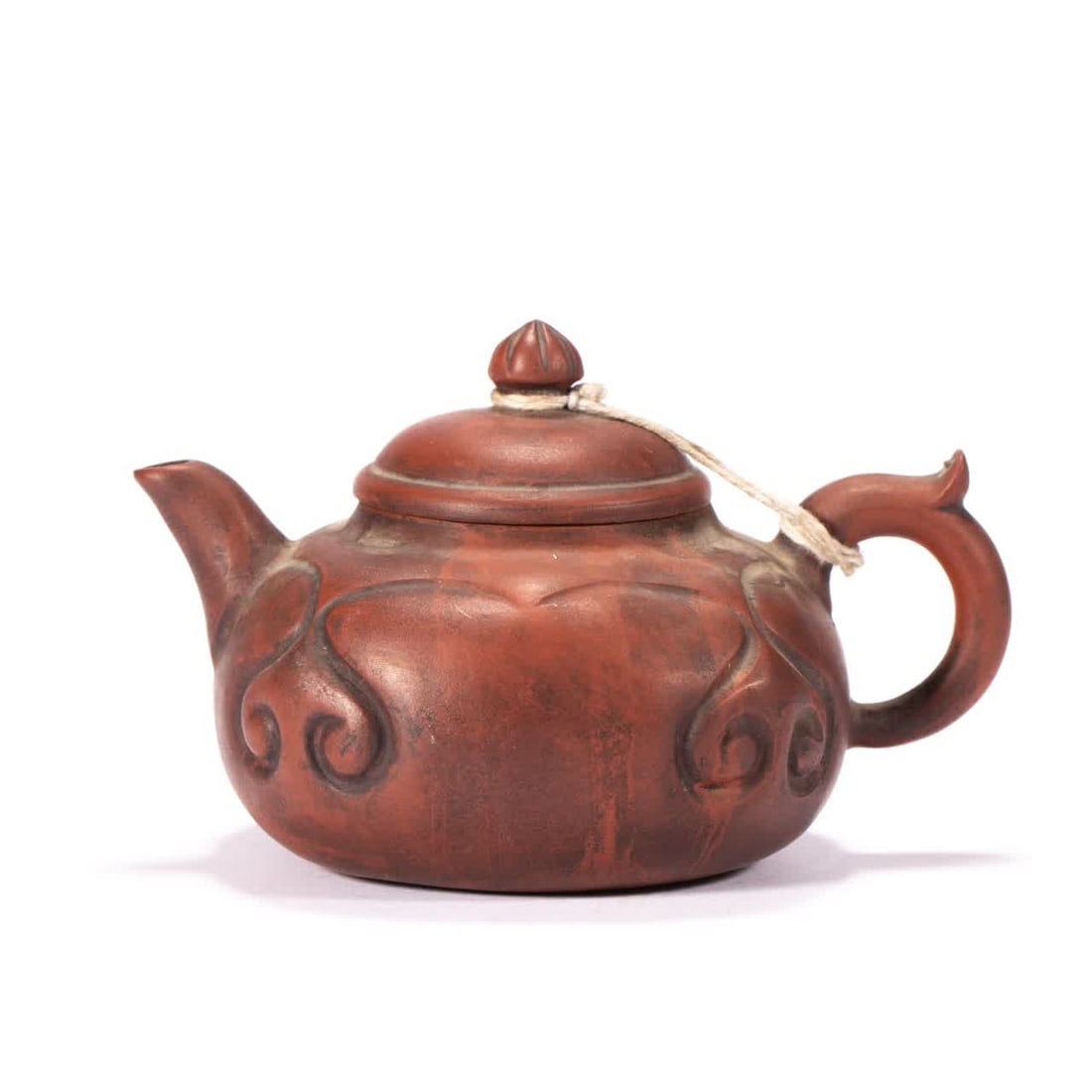 A Qing Dynasty Yixing teapot: Qing Dynasty Yixing teapot SIZE: L:14cm W:9.5cm H:9cm W:230g (The Dimensions Of All Batches Are Manually Measured.If You Need More Detailed Information, Please Contact Our Customer Service Before