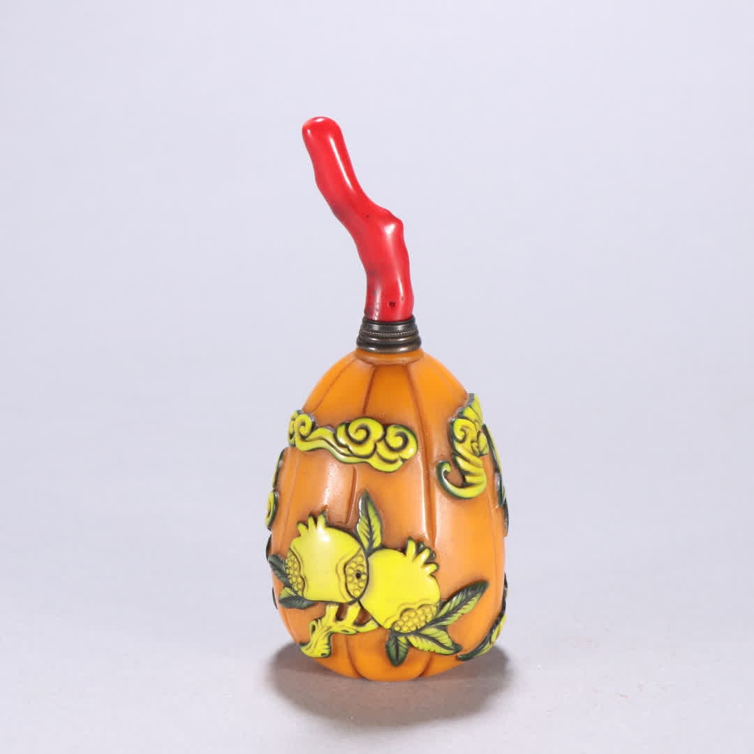 A Qing Dynasty material vessel with a set body, Fushou melon-shaped snuff bottle: Qing Dynasty Liaoqi Fushou melon-shaped snuff bottle SIZE: H:10.3cm W:4.5cm W:81.5g (The Dimensions Of All Batches Are Manually Measured.If You Need More Detailed Information, Please Contact Our