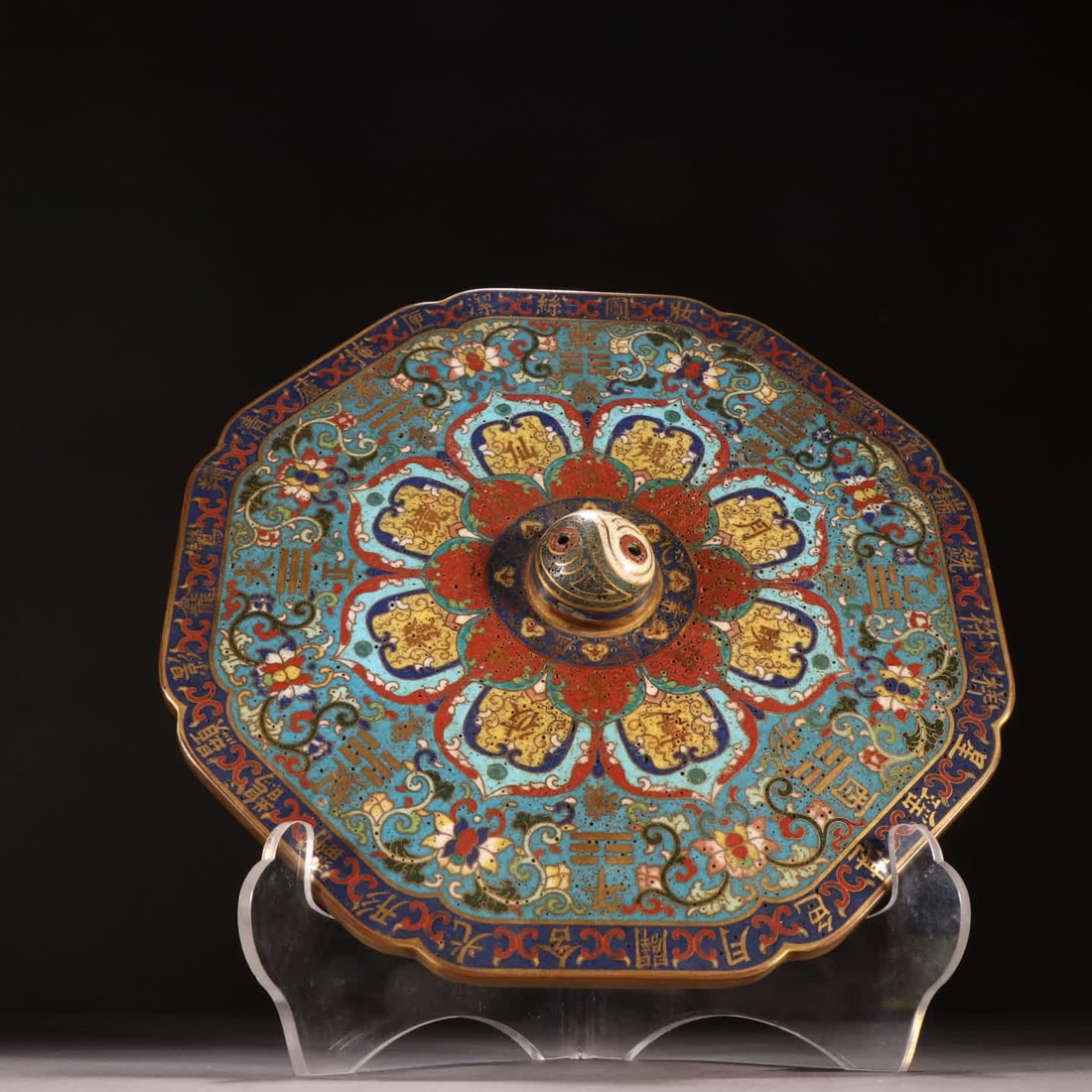 A Qing Dynasty gilt bronze cloisonne lotus pattern quietly: Qing Dynasty gilt bronze cloisonne lotus pattern quietly SIZE: D:24cm W:3853.4g (The Dimensions Of All Batches Are Manually Measured.If You Need More Detailed Information, Please Contact Our Customer