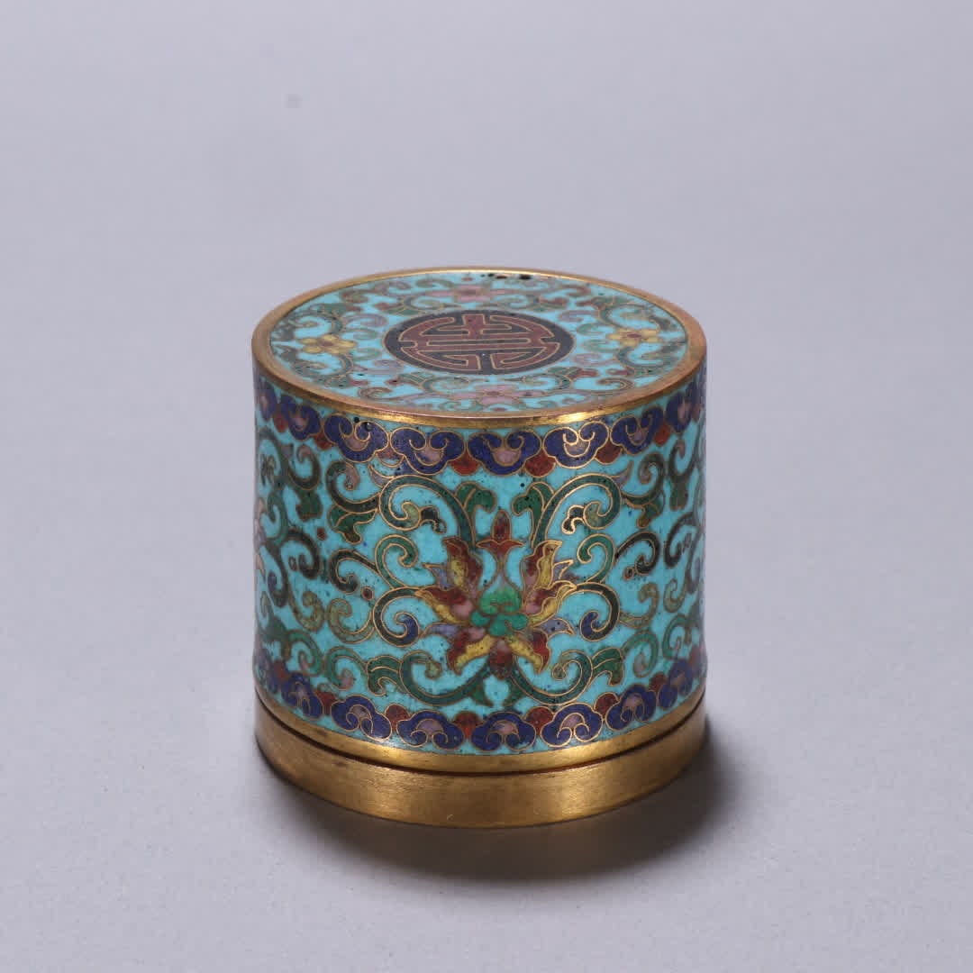 A Qing Dynasty copper gilt cloisonne finger ring with lotus pattern pattern: Qing Dynasty Gilt Copper Cloisonne Lotus Pattern Finger Ring Box SIZE: H:5.5cm W:5.9cm W:300g (The Dimensions Of All Batches Are Manually Measured.If You Need More Detailed Information, Please
