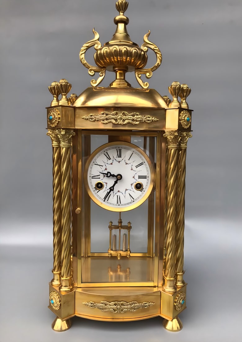A late Qing dynasty European-style bronze flowing gold mantel clock: Late Qing Dynasty European bronze flowing gold hand clock SIZE: 56x24x18cm (The Dimensions Of All Batches Are Manually Measured.If You Need More Detailed Information, Please Contact Our Customer Servi
