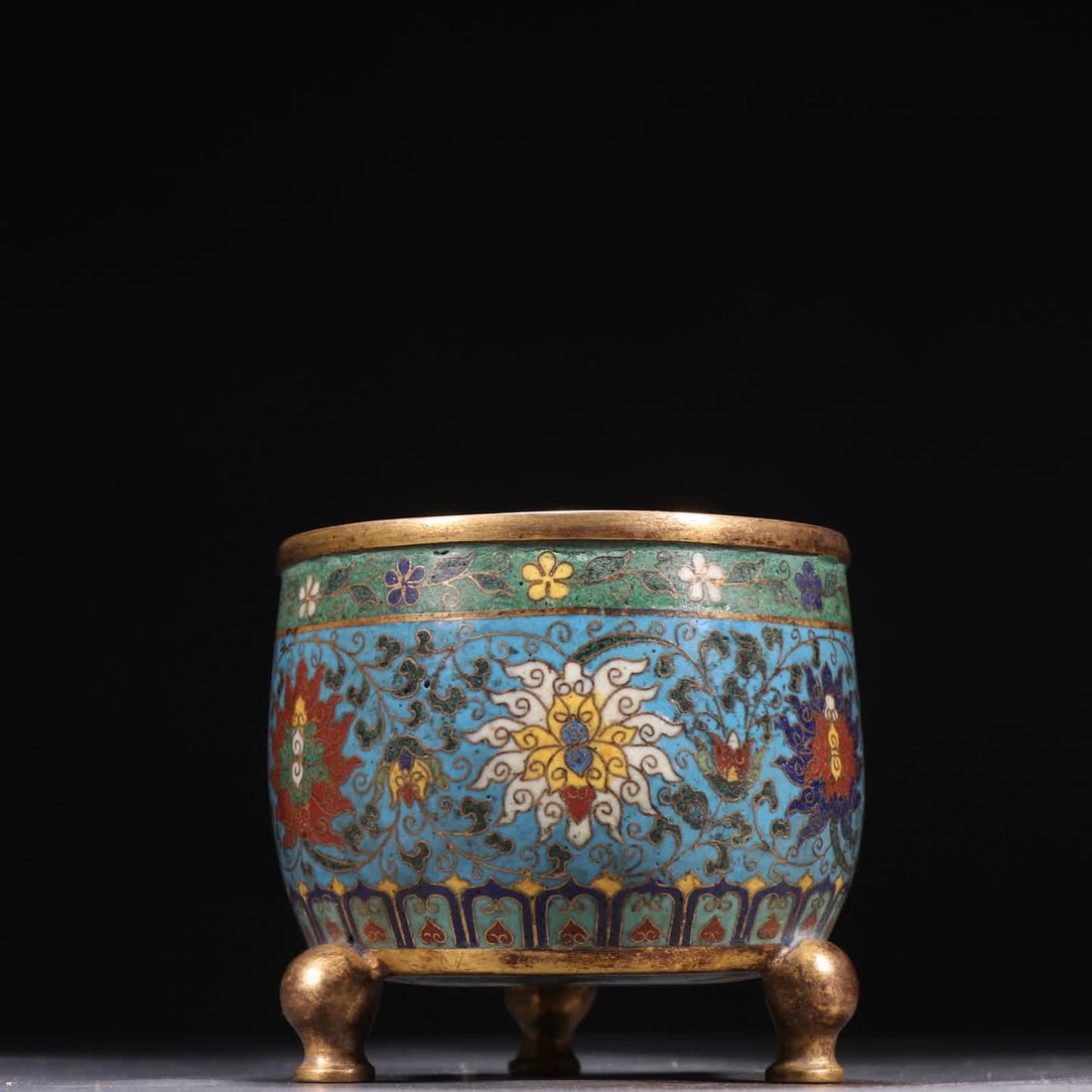 A Ming Dynasty copper cloisonne incense burner with floral patterns: Ming Dynasty Gilt Bronze Cloisonne Incense Burner SIZE: H:9.3cm W:10.3cm W:390g (The Dimensions Of All Batches Are Manually Measured.If You Need More Detailed Information, Please Contact Our Customer 