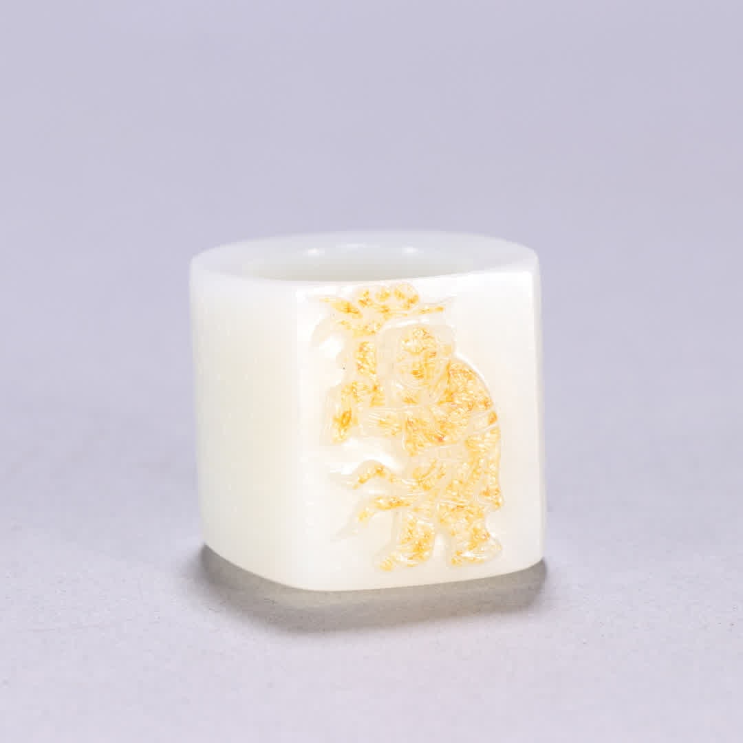 A Qing Dynasty Hetian jade seed jade ring with character stories and horseshoe poetry ring: Qing Dynasty Hetian jade seed material, character stories, horseshoe poetry, prose thumb ring SIZE: Inner diameter 2.2cm W: 2.9cm W: 42.9g (The Dimensions Of All Batches Are Manually Measured.If You N
