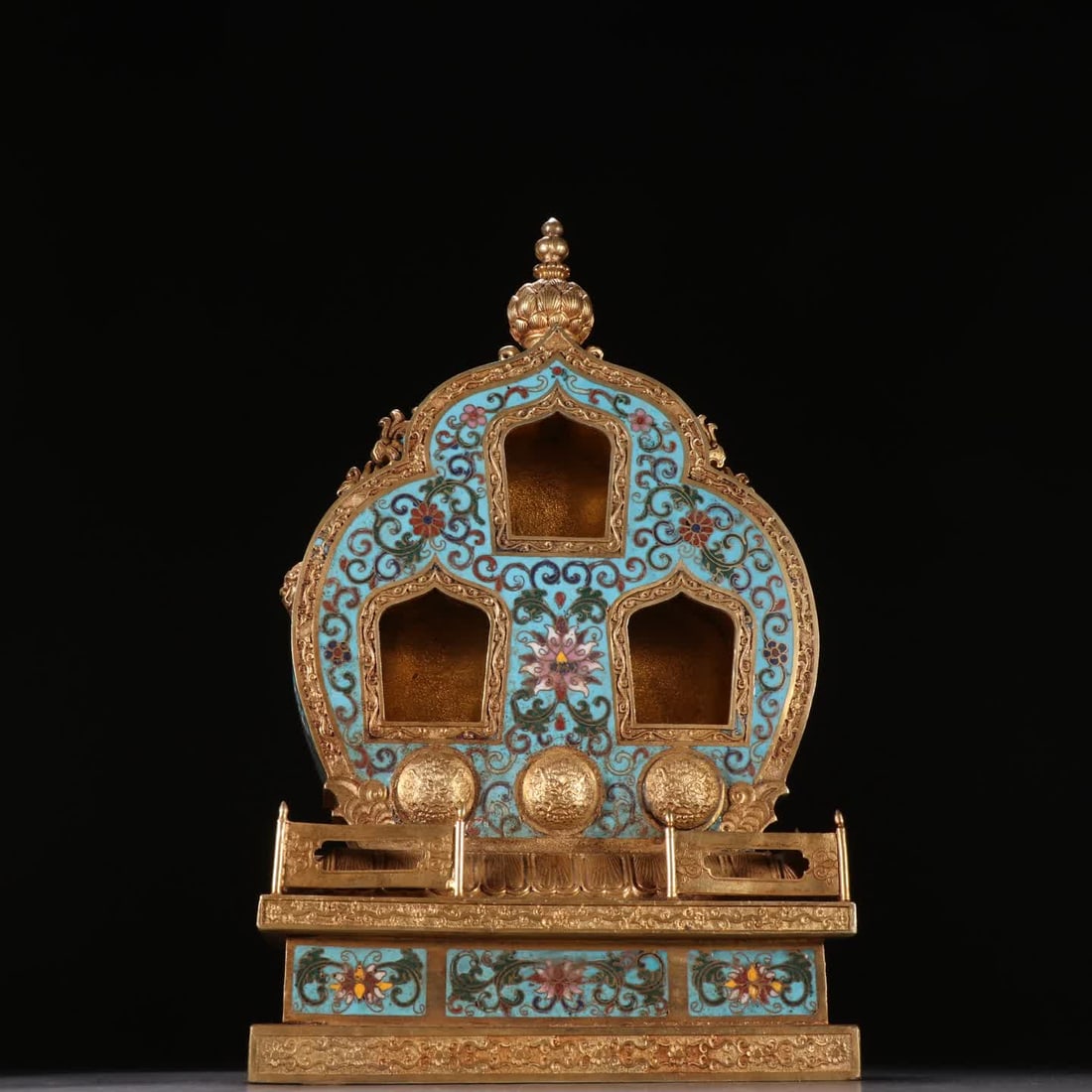 A Qing Dynasty gilt cloisonne Buddhist niche: Qing Dynasty gilt cloisonne Buddhist niche SIZE: H:30cm W:17.8cm W:2573.9g (The Dimensions Of All Batches Are Manually Measured.If You Need More Detailed Information, Please Contact Our Customer Servi
