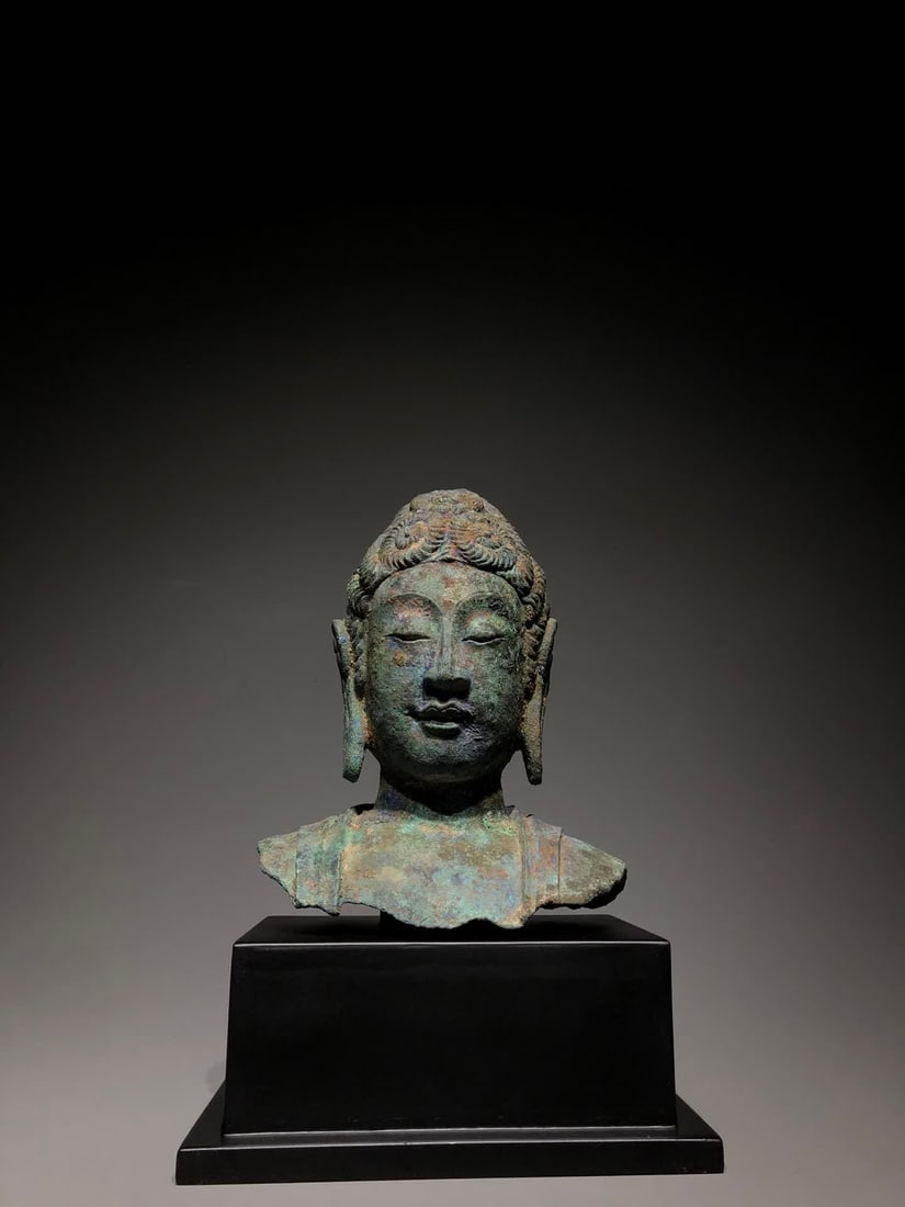 A bronze Buddha from the Northern Qi period: Bronze Buddha from the Northern Qi period SIZE: D:20cm W:11cm H:24cm W:2.25kg (The Dimensions Of All Batches Are Manually Measured.If You Need More Detailed Information, Please Contact Our Customer Se