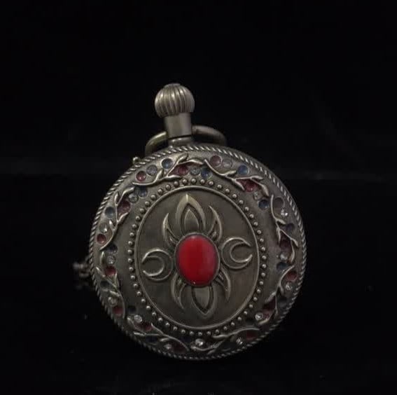 A late Qing silver-cased pocket watch: A late Qing silver-cased pocket watch SIZE: D:5cm (The Dimensions Of All Batches Are Manually Measured.If You Need More Detailed Information, Please Contact Our Customer Service Before Bidding.)