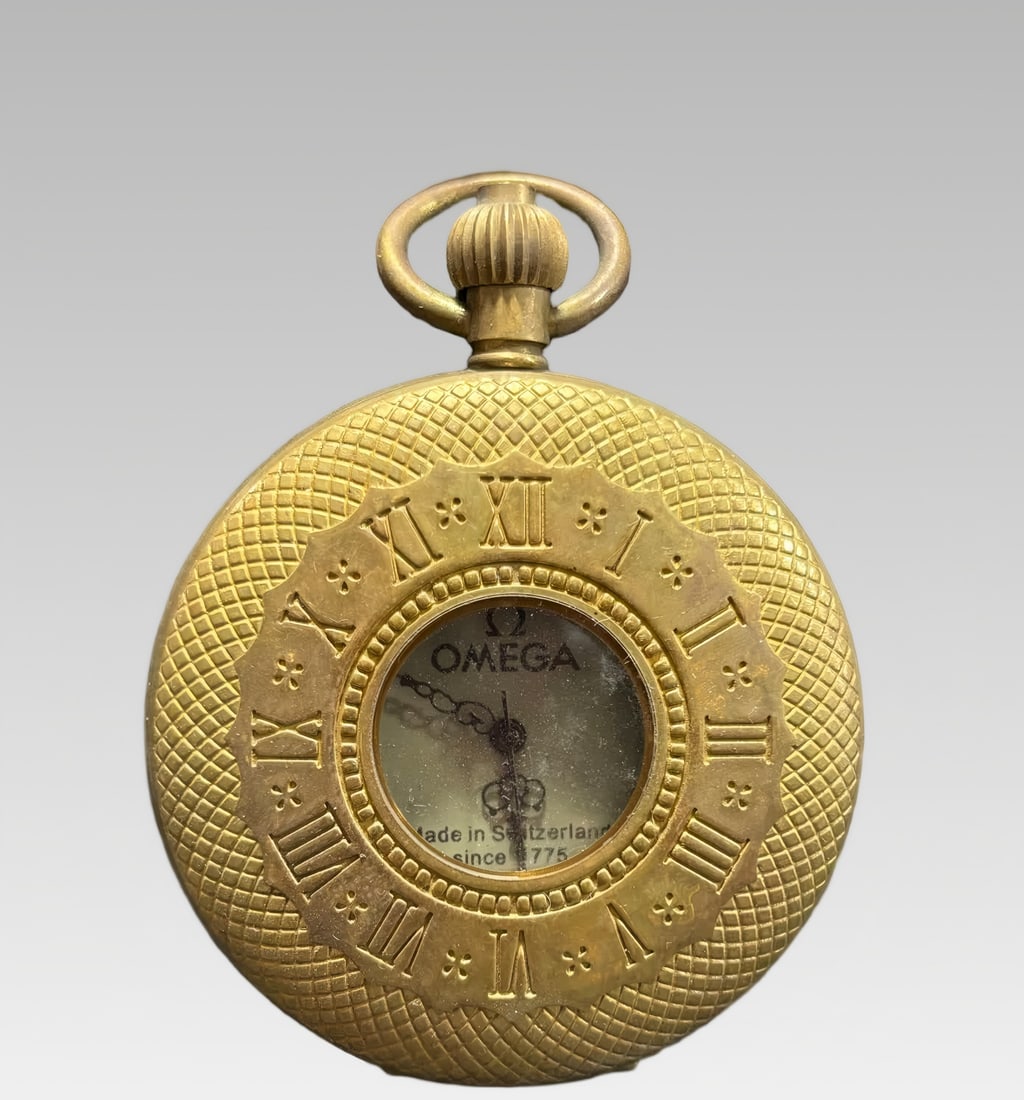 A mechanical pocket watch with Roman patterns from the late Qing dynasty: Late Qing Dynasty Romanized mechanical pocket watch SIZE: D:5cm (The Dimensions Of All Batches Are Manually Measured.If You Need More Detailed Information, Please Contact Our Customer Service Before
