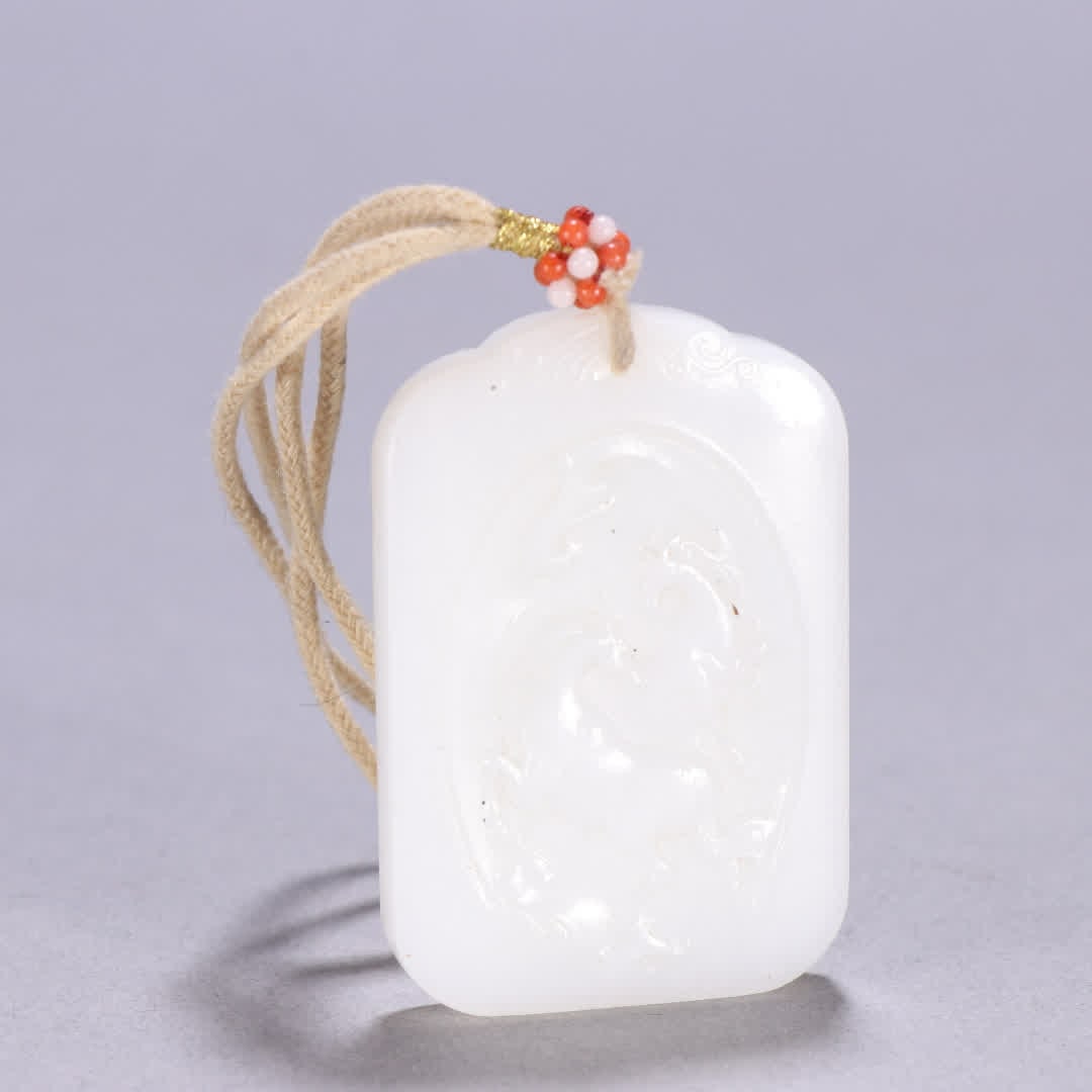 A Qing Dynasty Hetian jade plaque with double steeds motif: Qing Dynasty Hetian jade with double steeds and hanging plaques SIZE: H:5.1cm W:3.4cm W:32.3g (The Dimensions Of All Batches Are Manually Measured.If You Need More Detailed Information, Please Contact