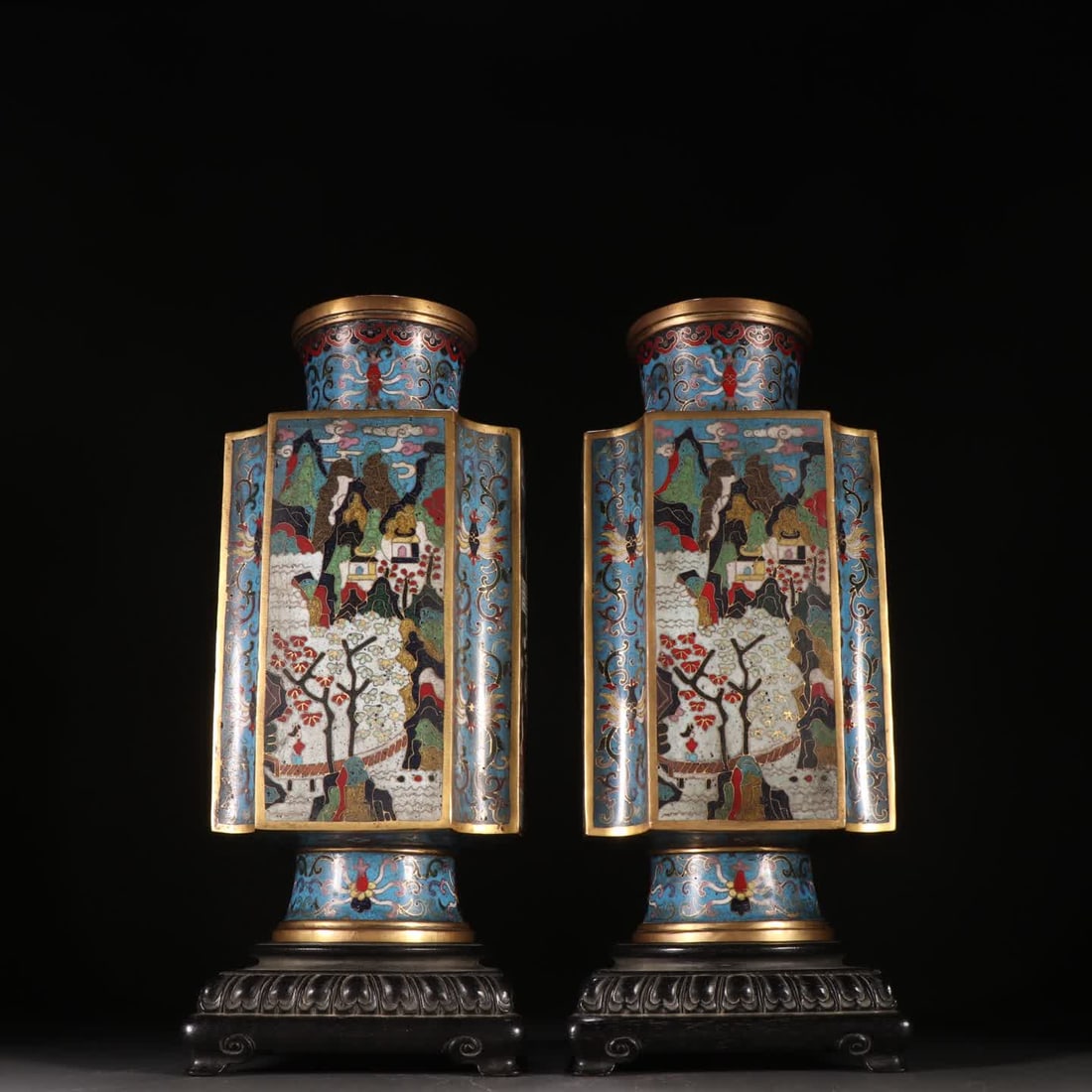A pair of Qing dynasty bronze-bodied cloisonne landscape appreciation vases: A pair of bronze-bodied cloisonne landscape appreciation vases from the Qing Dynasty SIZE: H:29cm W:10.8cm Single W:1670g (The Dimensions Of All Batches Are Manually Measured.If You Need More Detailed