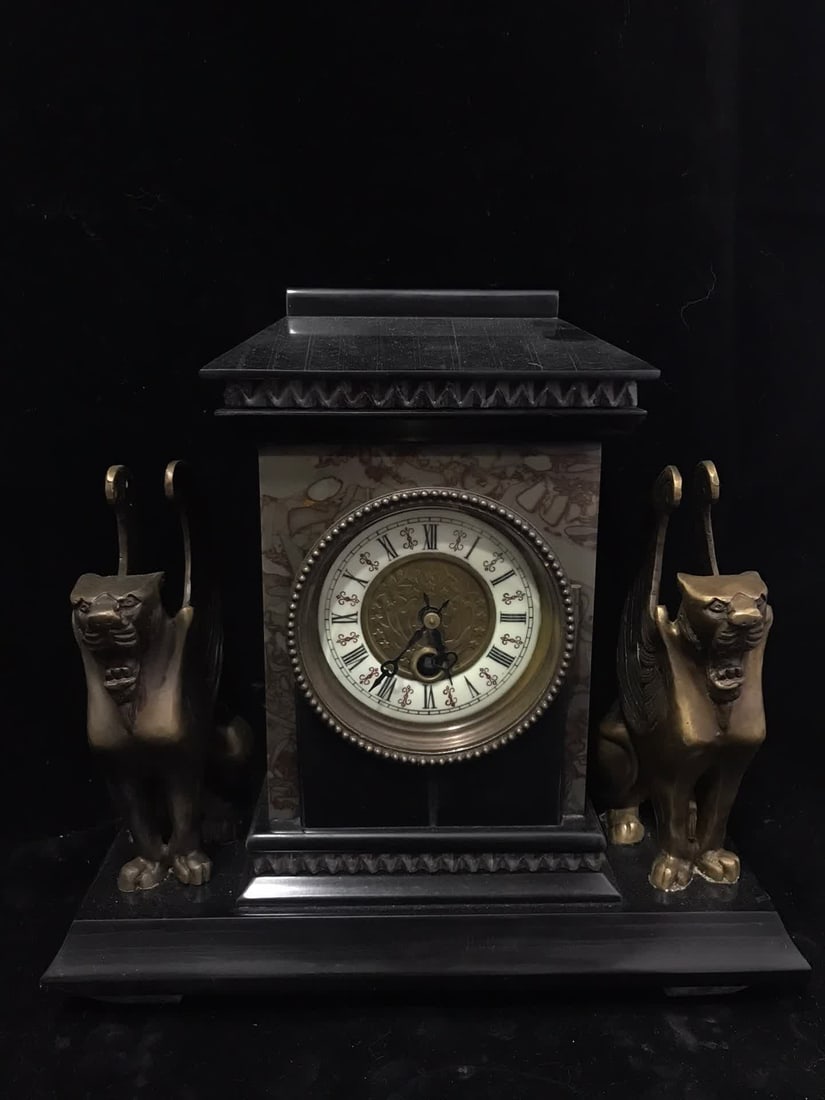 A late Qing dynasty marble bronze lion hand clock: Late Qing Dynasty marble bronze lion throne clock SIZE: L:27cm H:26cm (The Dimensions Of All Batches Are Manually Measured.If You Need More Detailed Information, Please Contact Our Customer Service Be