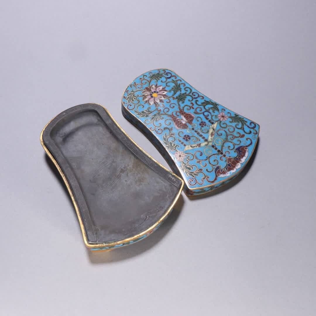 A set of Qing Dynasty gilt bronze cloisonne inkstone set: Qing Dynasty bronze gilt cloisonne set inkstone SIZE: H:4.7cm W:14.7x4.2cm W:780g (The Dimensions Of All Batches Are Manually Measured.If You Need More Detailed Information, Please Contact Our Custome