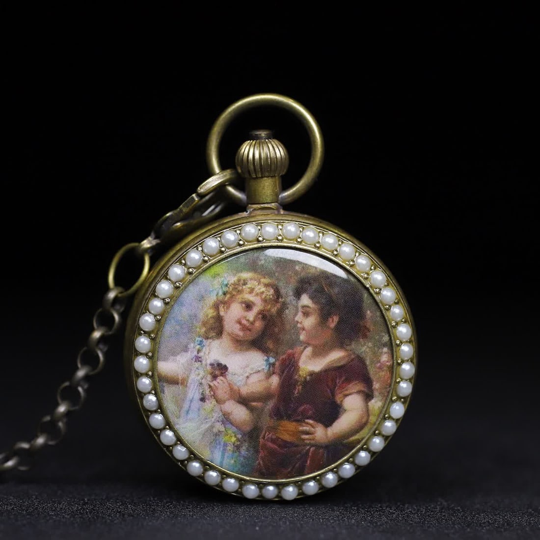 A late Qing dynasty Western pictorial pocket watch: Late Qing Western pictorial pocket watch SIZE: D:50mm (The Dimensions Of All Batches Are Manually Measured.If You Need More Detailed Information, Please Contact Our Customer Service Before Bidding.)