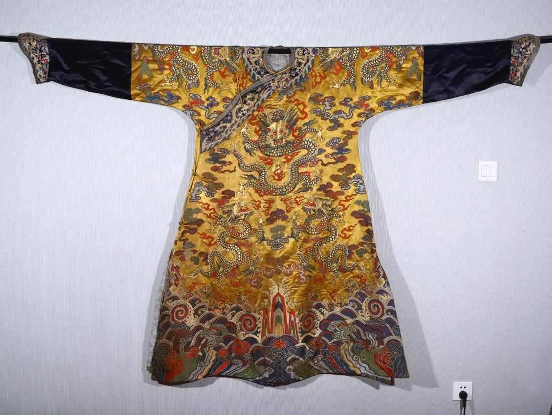 A Qing Dynasty cloud brocade dragon robe (1 of 11)