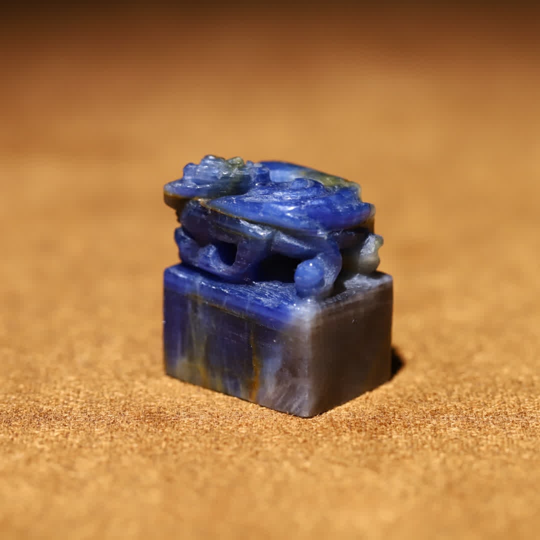 One piece made of sapphire dragon-pattern knob material: Sapphire dragon-patterned knob material SIZE: Specifications: H: 2.7*2.25*1.6cm Weight: 27g (The Dimensions Of All Batches Are Manually Measured.If You Need More Detailed Information, Please Contact O