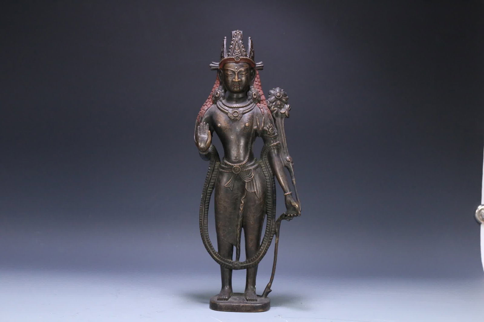 A Kashmir alloy bronze lotus Guanyin statue: Kashmir: Alloy bronze lotus Guanyin statue SIZE: 40x15x8cm W:4265g (The Dimensions Of All Batches Are Manually Measured.If You Need More Detailed Information, Please Contact Our Customer Service Befor