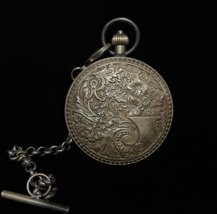 A Late Qing Dynasty Blooming Wealth Double Opening Pure Copper Pocket Watch: Late Qing Dynasty Flowers Bloom Wealth Double Bloom Pure Copper Pocket Watch SIZE: D:5.5cm (The Dimensions Of All Batches Are Manually Measured.If You Need More Detailed Information, Please Contact Ou