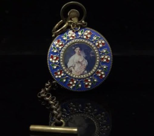 A late Qing dynasty enamel pocket watch featuring Western portraits: Late Qing enamel pocket watch featuring Western portraits SIZE: D:5cm (The Dimensions Of All Batches Are Manually Measured.If You Need More Detailed Information, Please Contact Our Customer Service Be