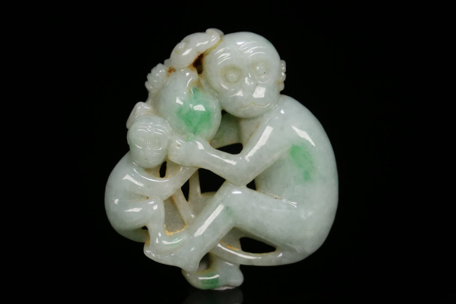 A Qing Dynasty old jadeite spirit monkey offering birthday gifts: Qing Dynasty Old Jade Spirit Monkey Birthday Offering SIZE: 5.2x4.6x1.3cm W:40.6g (The Dimensions Of All Batches Are Manually Measured.If You Need More Detailed Information, Please Contact Our Custome