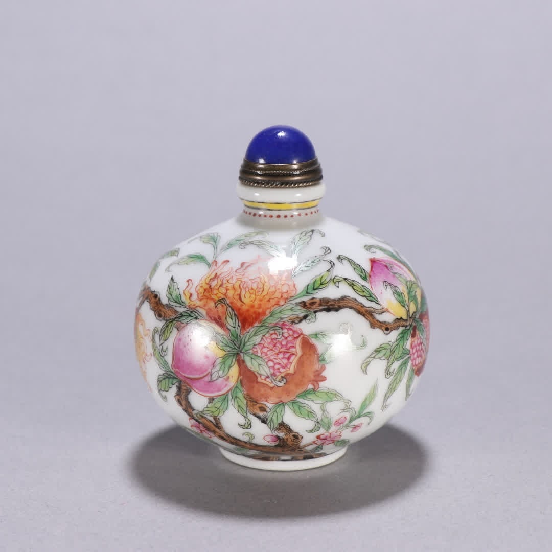 A Qing Dynasty famille rose snuff bottle with Fushou pattern: Qing Dynasty famille rose fortune and longevity pattern snuff bottle SIZE: H:6.6cm W:5.9cm W:70.6g (The Dimensions Of All Batches Are Manually Measured.If You Need More Detailed Information, Please Co