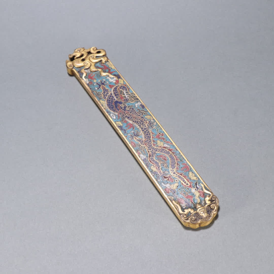 A Qing Dynasty bronze gilt cloisonne dragon pattern weight: Qing Dynasty Gilt Cloisonne Dragon Pattern Weight SIZE: L:19.8cm W:3.2cm W:395.7g (The Dimensions Of All Batches Are Manually Measured.If You Need More Detailed Information, Please Contact Our Custome