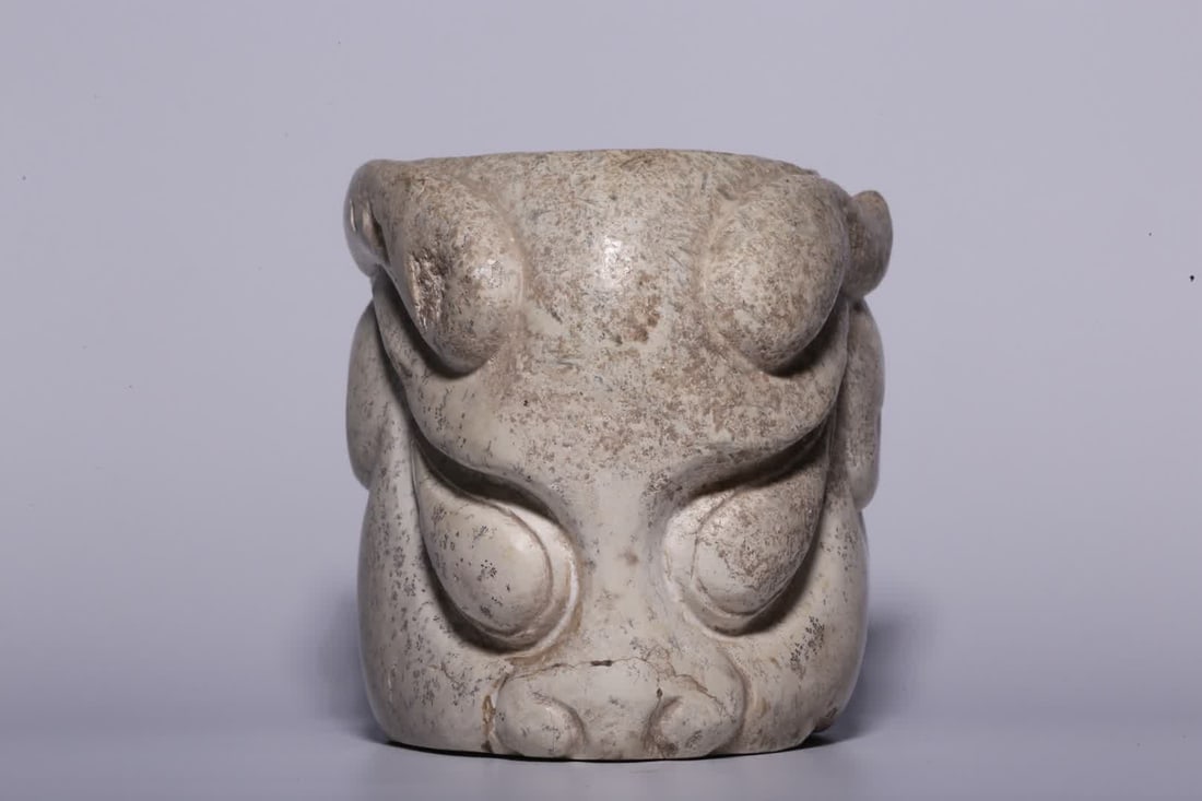A Hongshan culture ancient jade cong with chicken bone and white beast head (1 of 8)