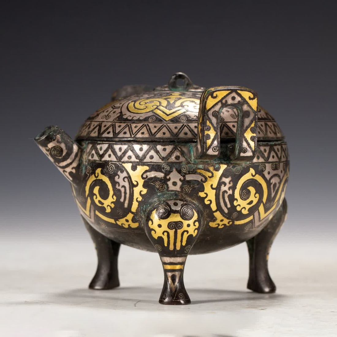 One Han Dynasty inlaid gold and silver jar: Han dynasty gold and silver jars inlaid with gold SIZE: L:12cm W:11.5cm H:9.5cm W:640g (The Dimensions Of All Batches Are Manually Measured.If You Need More Detailed Information, Please Contact Our Cu