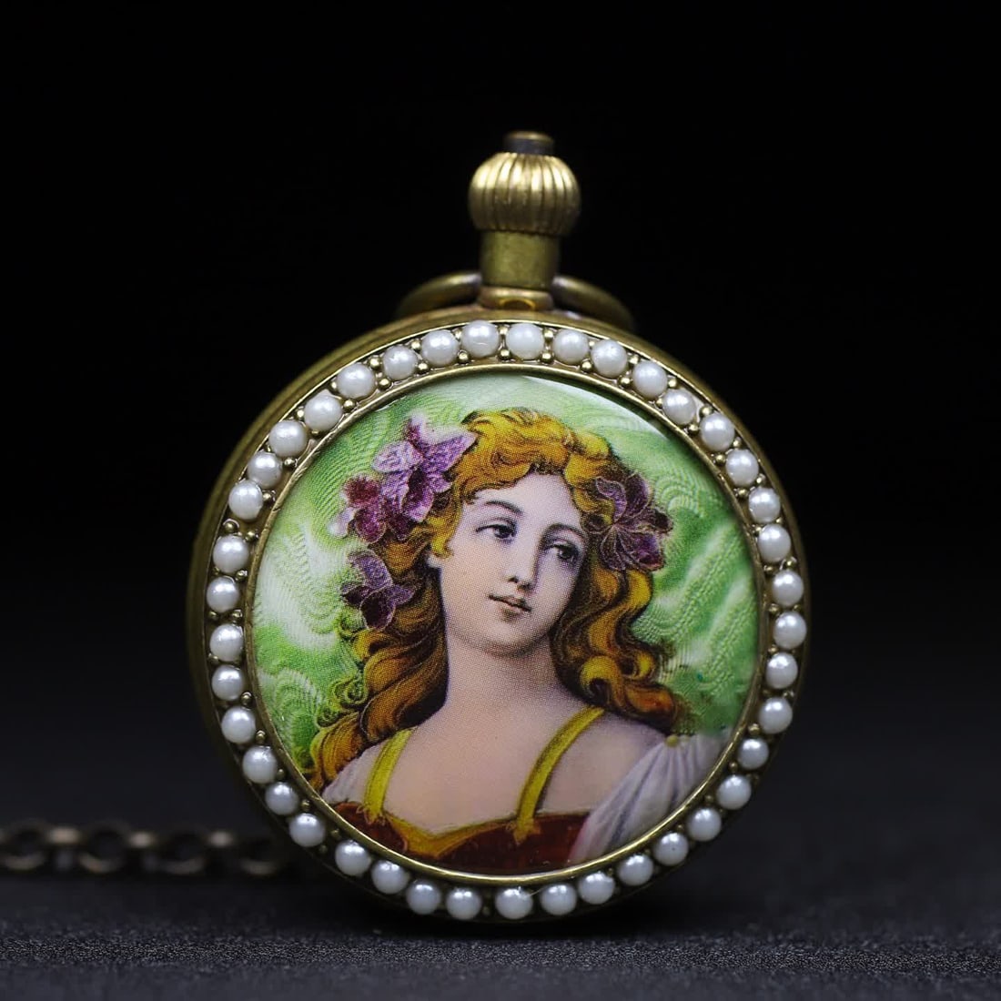 A late Qing dynasty Western pictorial pocket watch: Late Qing Western pictorial pocket watch SIZE: D:50mm (The Dimensions Of All Batches Are Manually Measured.If You Need More Detailed Information, Please Contact Our Customer Service Before Bidding.)