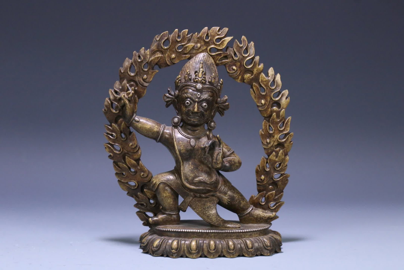 An 18th-century Tibetan statue of a gold-bronze Vajra-Hand Bodhisattva inlaid with silver: 18th century Tibetan tradition: Gold and bronze inlaid with silver Vajra Hand Bodhisattva statue SIZE: 20x17x5.8cm W:1592.4g (The Dimensions Of All Batches Are Manually Measured.If You Need More Detai