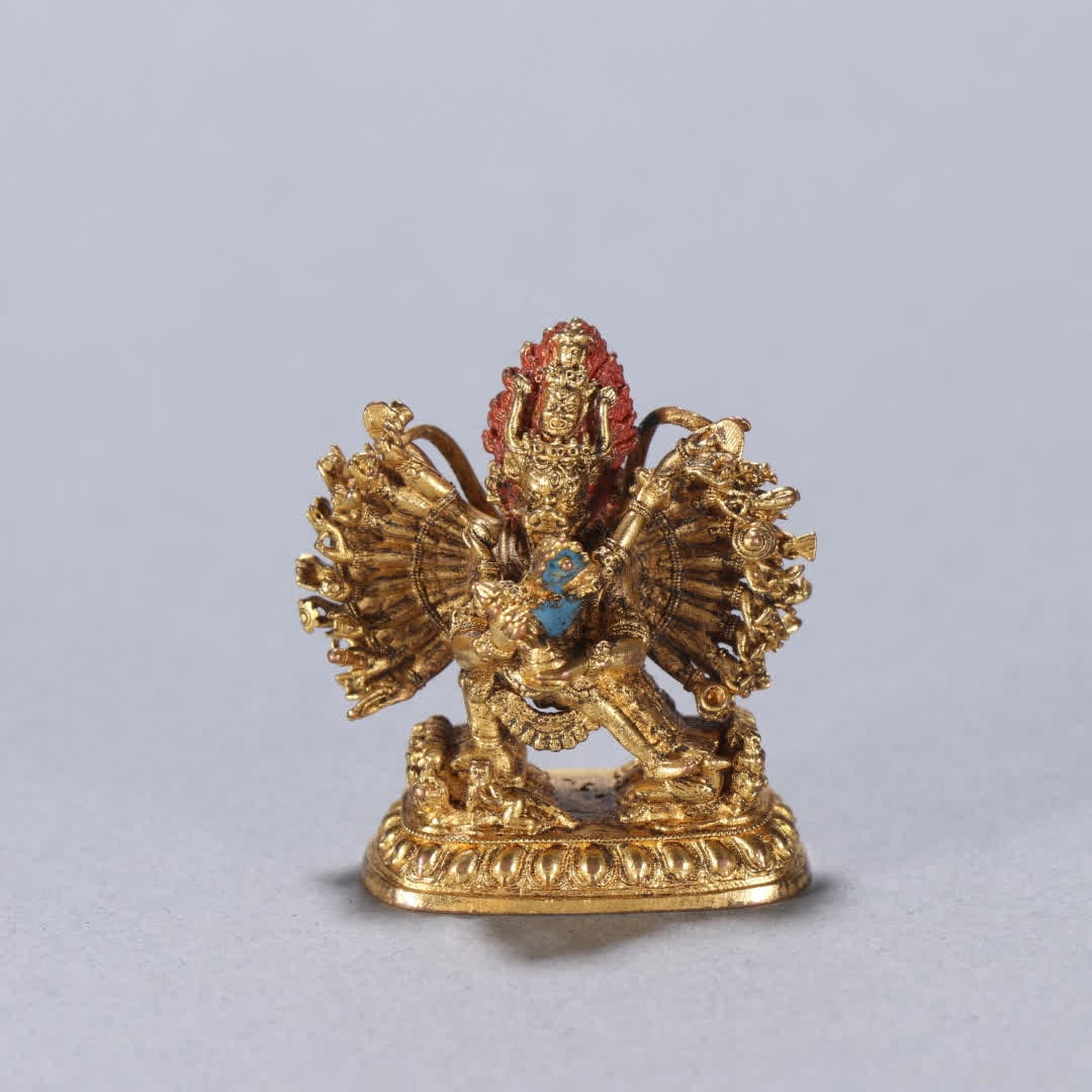 A Qing Dynasty gilt bronze statue of the Great Majestic Vajra statue: Qing Dynasty gilt bronze statue of the Great Power Vajra statue SIZE: H:3.8cm W:3.6cm W:30g (The Dimensions Of All Batches Are Manually Measured.If You Need More Detailed Information, Please Contact O