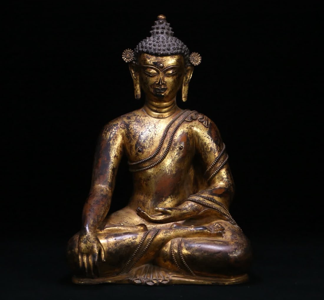 A 16th-century Tibetan Buddhist gilt bronze statue of Shakyamuni Buddhism: 16th century Tibetan Buddhism, gilt bronze seated statue of Shakyamuni SIZE: 37x25x19cm W:8275g (The Dimensions Of All Batches Are Manually Measured.If You Need More Detailed Information, Please Conta