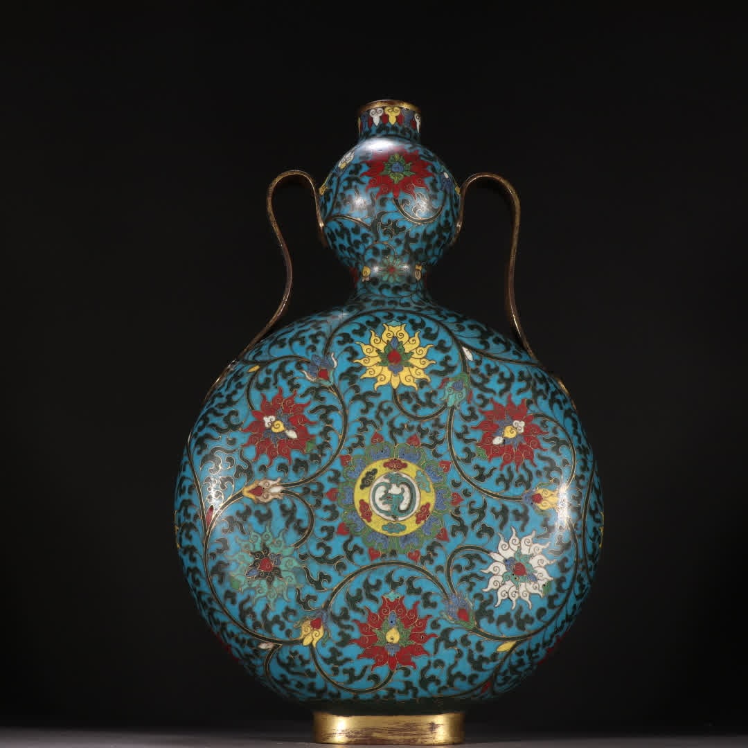 A Ming Dynasty copper cloisonne entwined lotus gourd vase: Ming Dynasty copper-bodied cloisonne lotus bottle with entwined lotus gourds SIZE: H:36cm W:22cm W:2220g (The Dimensions Of All Batches Are Manually Measured.If You Need More Detailed Information, Ple