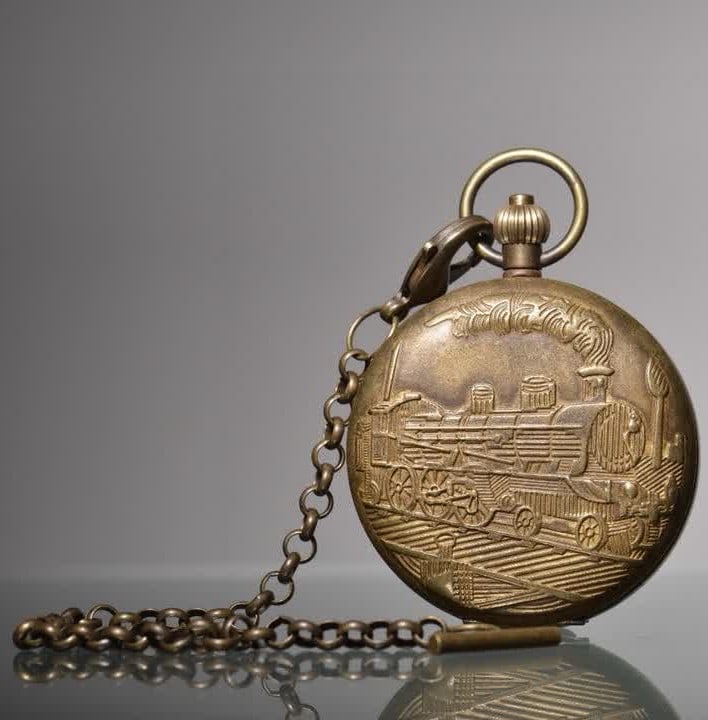 A 19th-century copper bas-relief pocket watch with a steam engine and a double-opening mechanism: Nineteenth century: Copper relief steam engine double-opening pocket watch SIZE: D:55mm (The Dimensions Of All Batches Are Manually Measured.If You Need More Detailed Information, Please Contact Our C