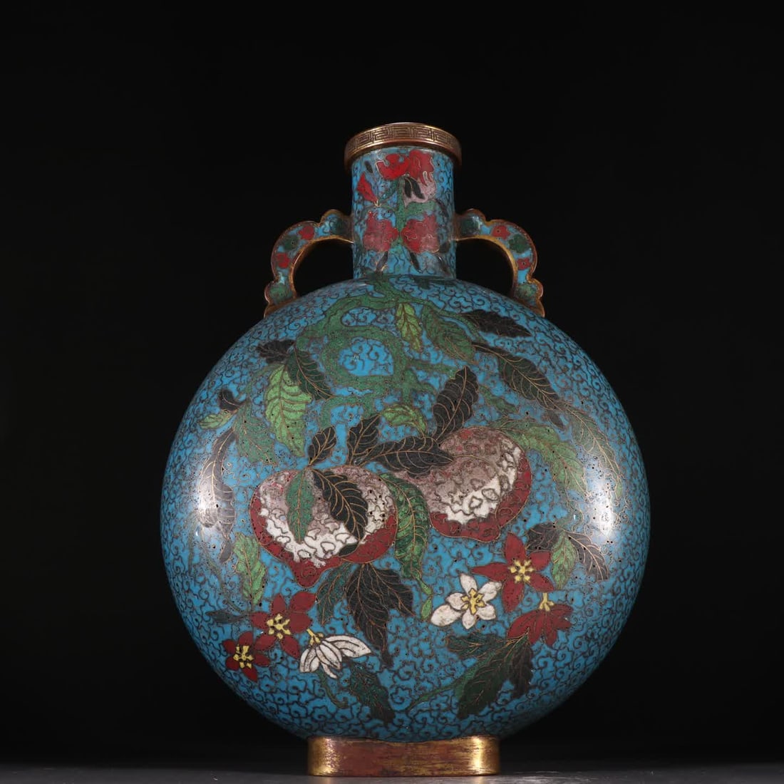 A Ming Dynasty bronze-bodied cloisonne cloisonne enamel vase with pomegranate longevity peach: Ming Dynasty copper-bodied cloisonne cloisonne enamel pomegranate and peach motif moon-embracing vase SIZE: H:32.5cm W:23.6cm W:1960.6g (The Dimensions Of All Batches Are Manually Measured.If You Need