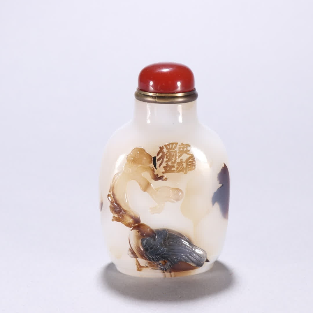 A Qing Dynasty agate pine crane longevity snuff bottle: Qing Dynasty Agate Pine Crane Longevity Snuff Bottle SIZE: H:8.3cm W:5.2cm W:99.3g (The Dimensions Of All Batches Are Manually Measured.If You Need More Detailed Information, Please Contact Our Custom