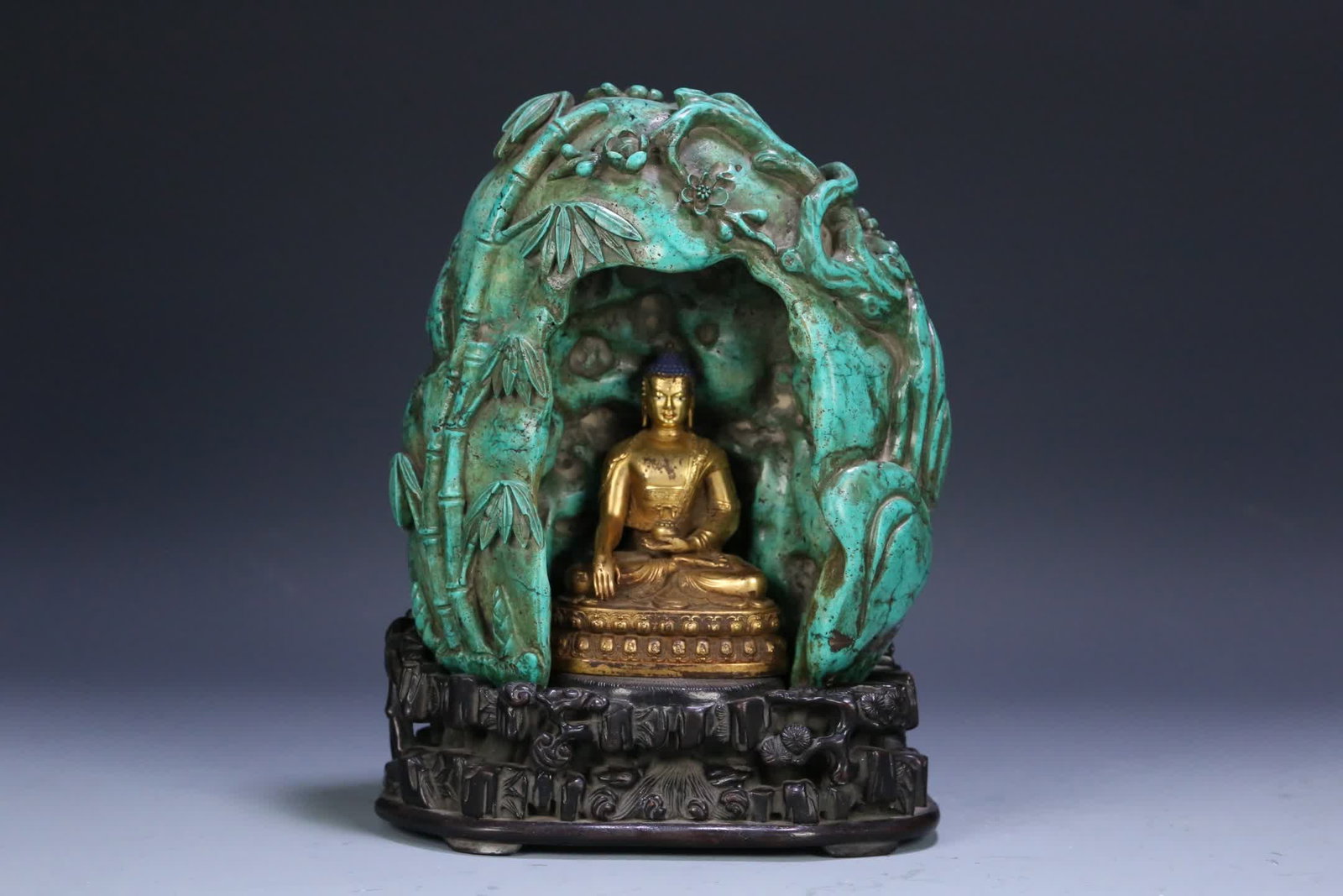 A Qing Dynasty turquoise gilt bronze shrine for Shakyamuni Buddha: Qing Dynasty Turquoise Gilt Bronze Shakyamuni Buddha Niche SIZE: 22x16x12cm (The Dimensions Of All Batches Are Manually Measured.If You Need More Detailed Information, Please Contact Our Customer Serv