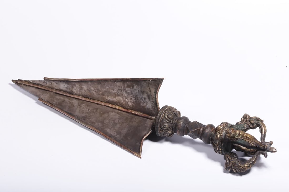A Qing Dynasty bronze gilt diamond peg: Qing Dynasty gilt bronze diamond peg SIZE: H:38.6cm L:10cm W:9.5cm W:809g (The Dimensions Of All Batches Are Manually Measured.If You Need More Detailed Information, Please Contact Our Customer Servic