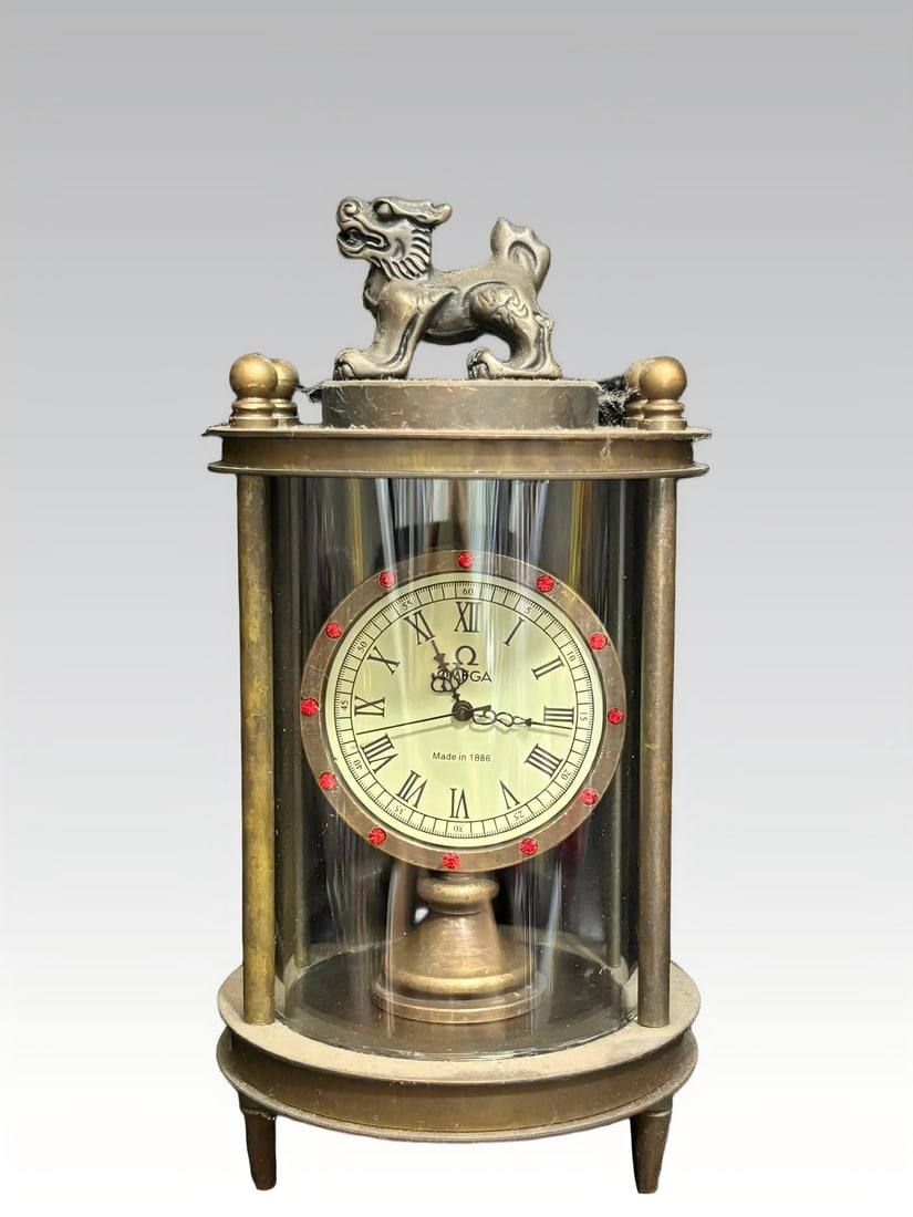 A late Qing dynasty cloisonne hand clock: A late Qing dynasty cloisonne hand clock SIZE: D: approx. 6cm L: approx. 13cm (The Dimensions Of All Batches Are Manually Measured.If You Need More Detailed Information, Please Contact Our Customer Se